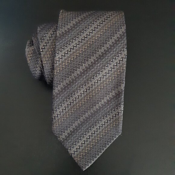 MISSONI 100% Silk Tie In Classic Zig Zag Pattern- Taupe & Grey - Picture 12 of 12